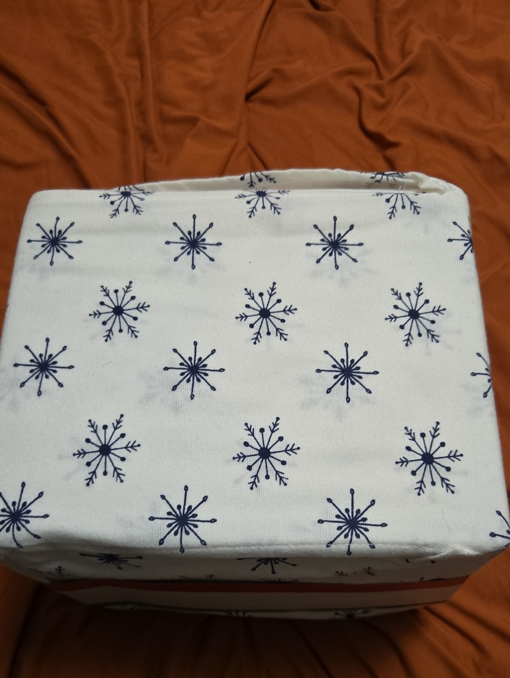 Flannel Queen Sheet Set - White with Navy Snowflake - Picture 6 of 6